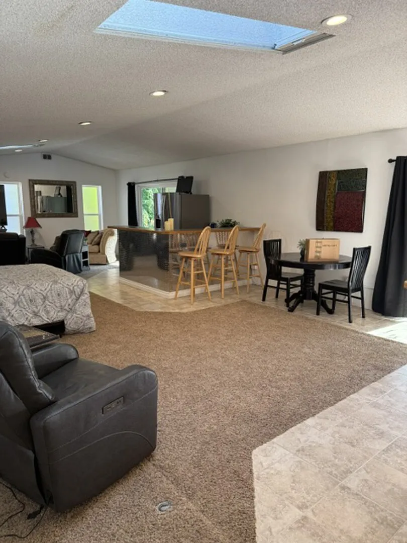 Open Concept, Spacious, Relaxing Studio — Photo 1