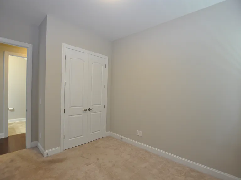 1004 Sterling Dr — Photo 6