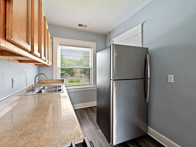1801 Roanoke Ave #7 — Photo 5