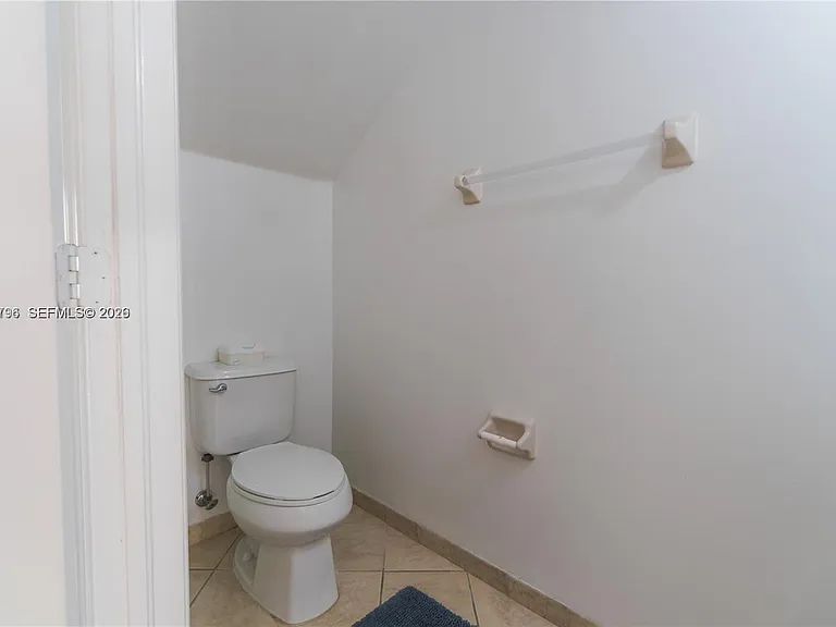 3065 SE 1st Dr #1 — Photo 13