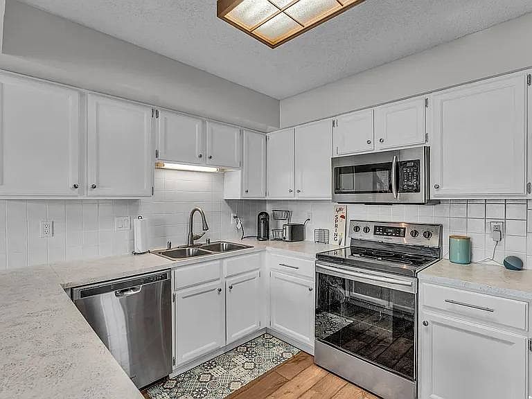 1st image of 936 Alma Dr
