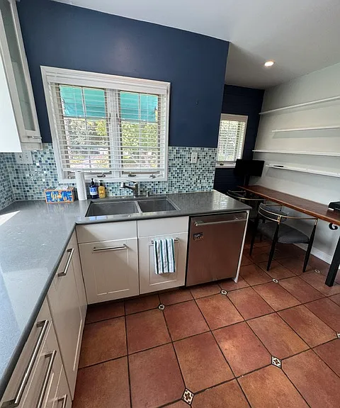 1562 N Mar Vista Ave — Photo 9