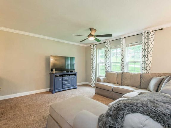 2nd image of 1425 Lakeshire Dr