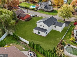 100 E Endfield Rd, Trevose, PA 19053