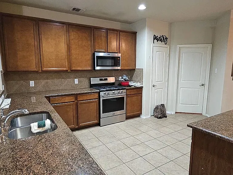 3 bed, 1873 sqft, $3,150 — Photo 4