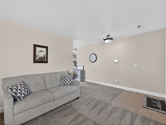 4th image of 1035 W Hidden Dr