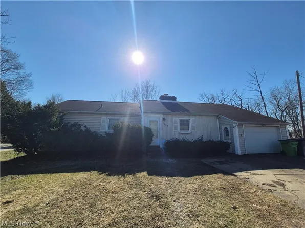 1093 E Schaaf Rd, Brooklyn Heights, OH 44131