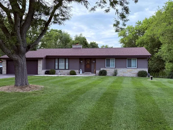 19330 West Hillcrest DRIVE, New Berlin, WI 53146