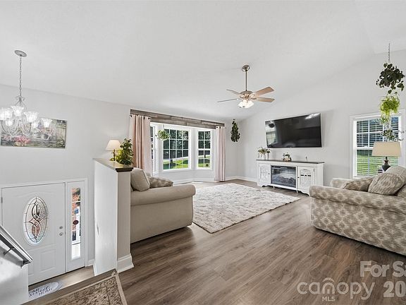 3rd image of 1258 Birch Dr