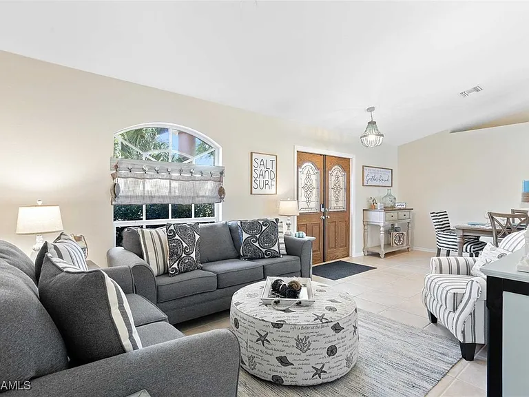 4810 SW 25th Pl — Photo 8