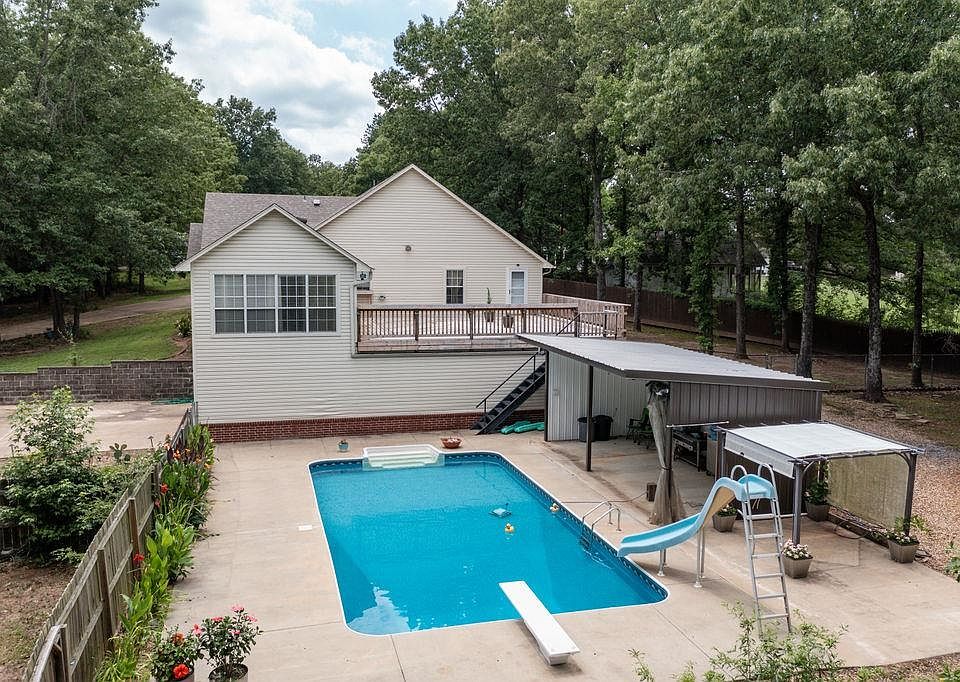 1st image of 605 Lakeridge Cir