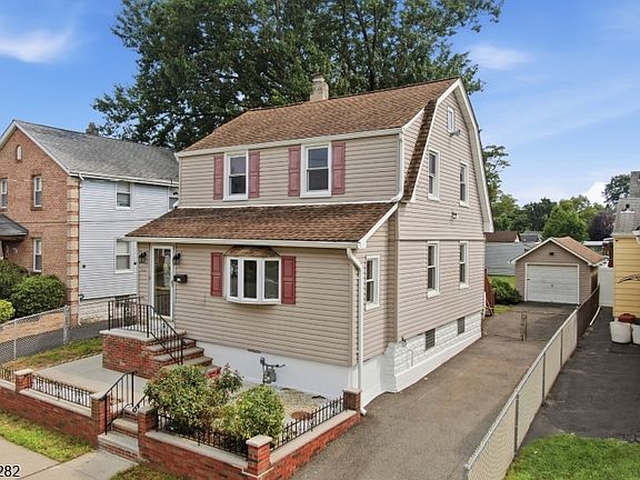 3rd image of 624 Britton St