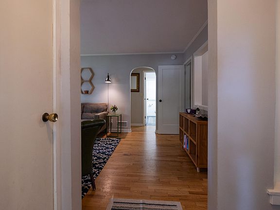 4th image of 1107 Woodlawn Ave