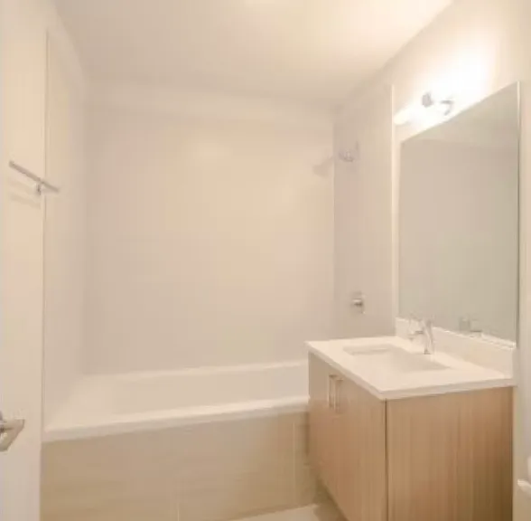 838 W Erie St #3E — Photo 1