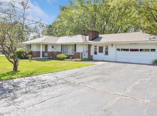 5884 Sampson Dr, Girard, OH 44420