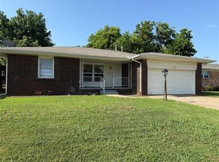430 W Ercoupe Dr, Midwest City, OK 73110