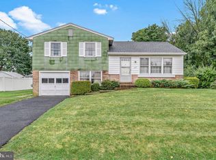 104 E Woodland Dr, Mechanicsburg, PA 17055