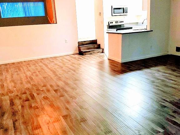 5th image of 909 Westbourne Dr APT 111