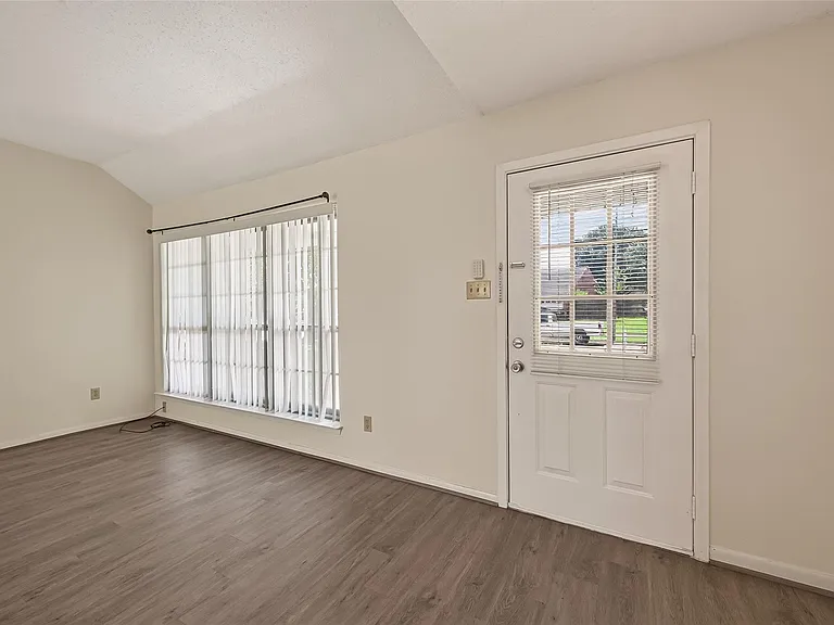 2423 Anthony Hay Ln — Photo 6