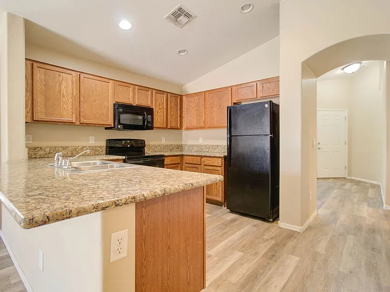 41375 W Cahill Dr — Photo 14