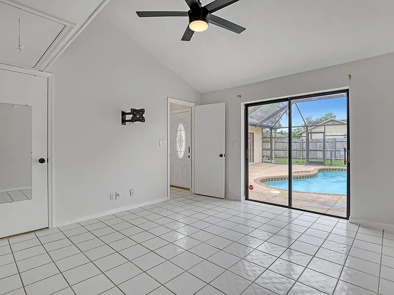 1279 Periwinkle Pl — Photo 4
