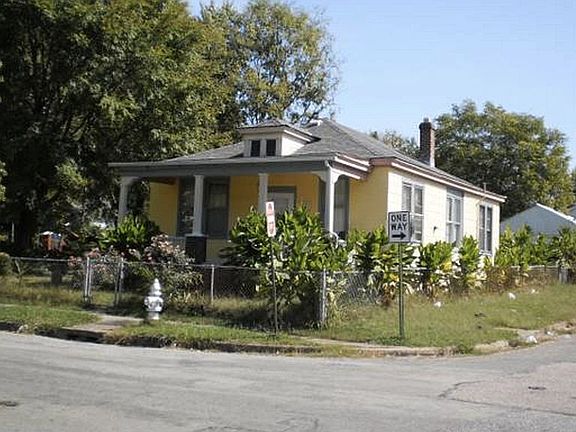 2nd image of 5221 Parker St