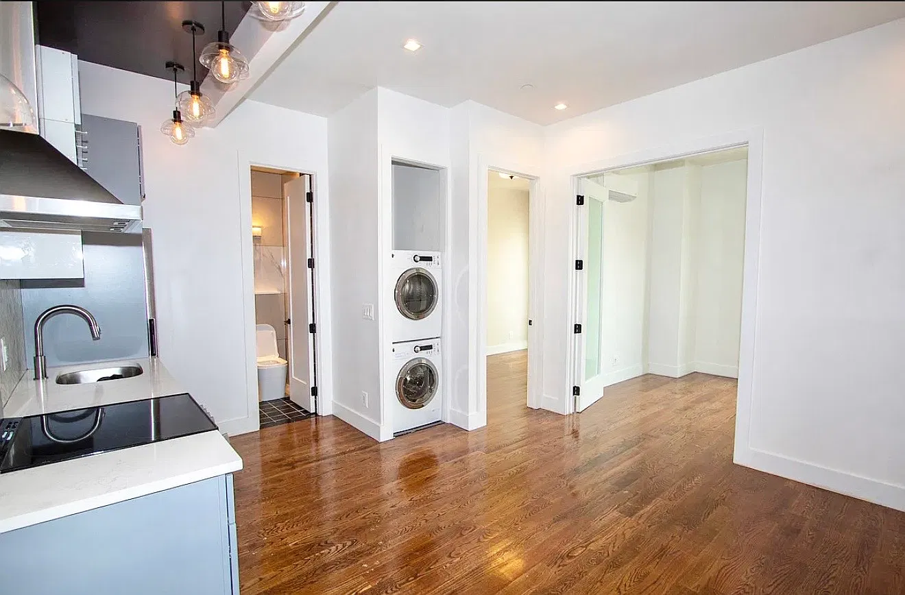 91 Graham Ave — Photo 2