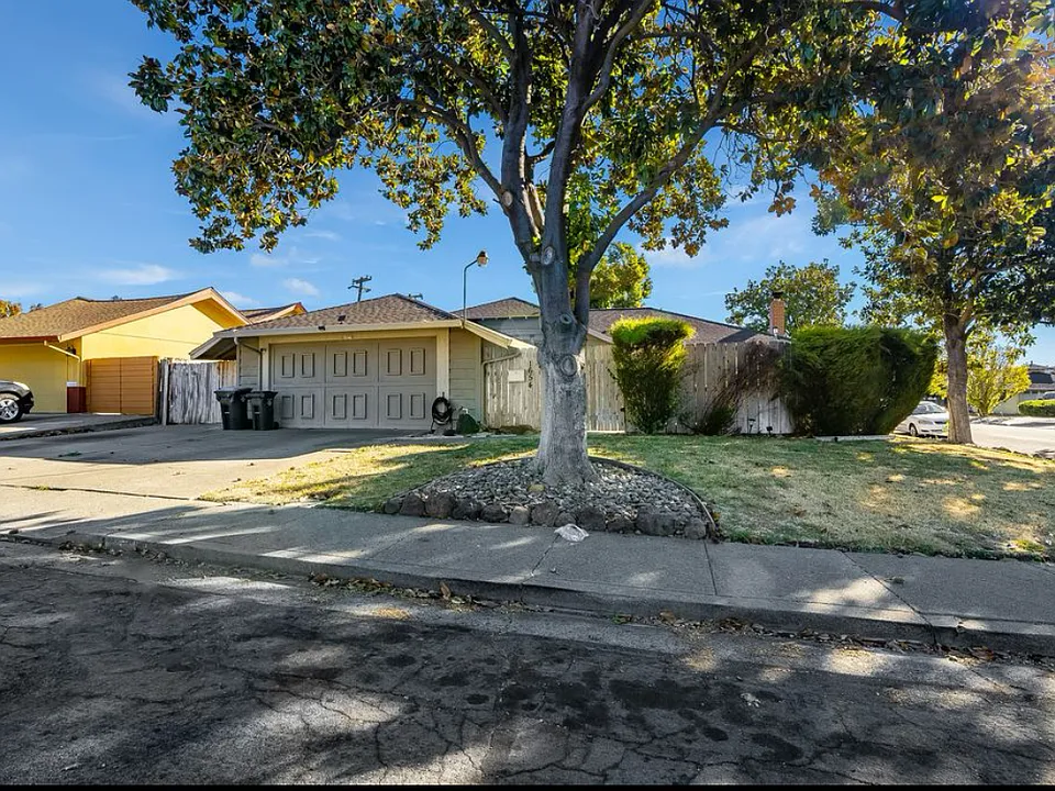 1654 Hemlock St