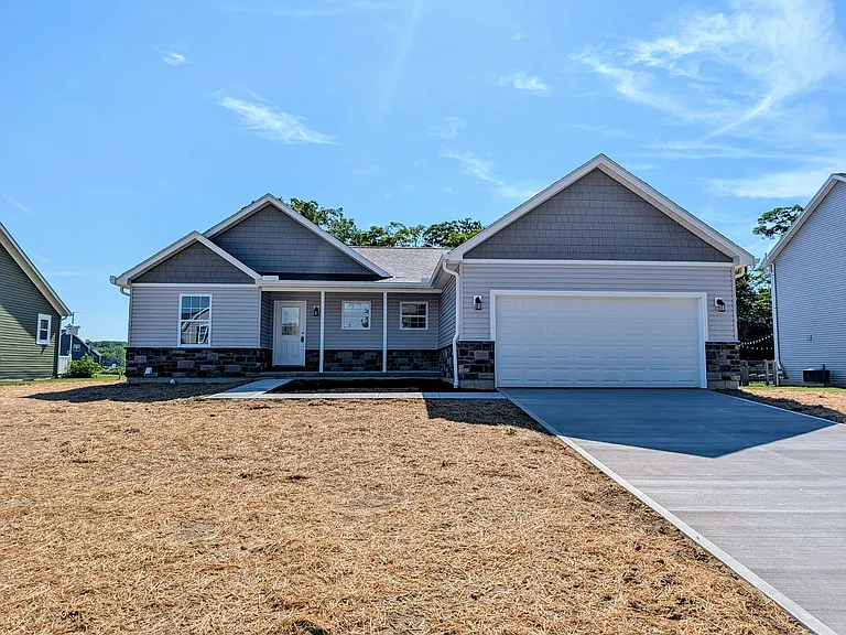 128 Kelly Dr — Photo 1