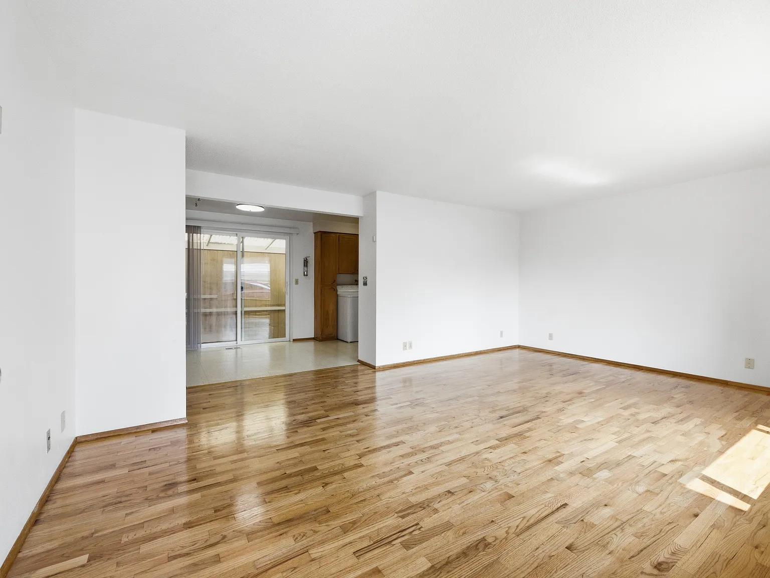 2 bed, 828 sqft, $1,695 — Photo 3