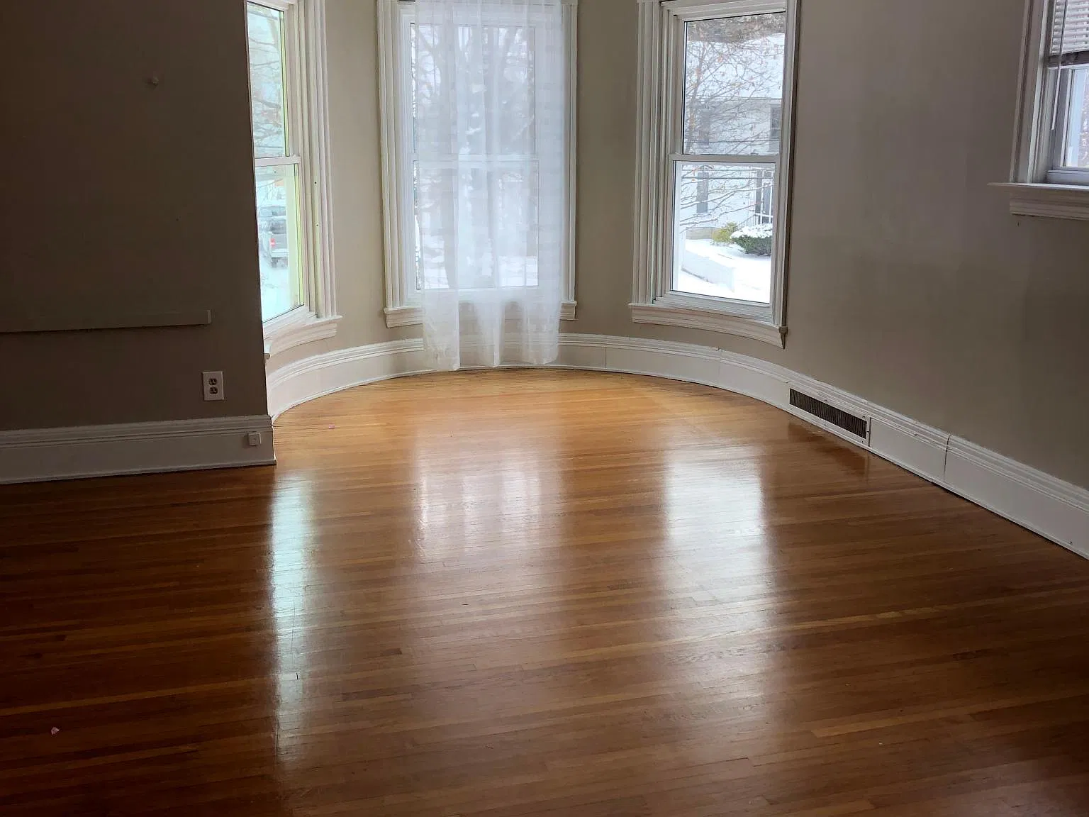 19 Ellicott Ave — Photo 1