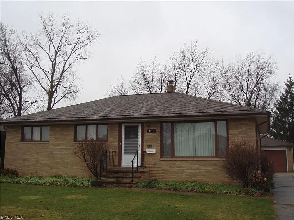 4876 Kennedy Dr photo 1