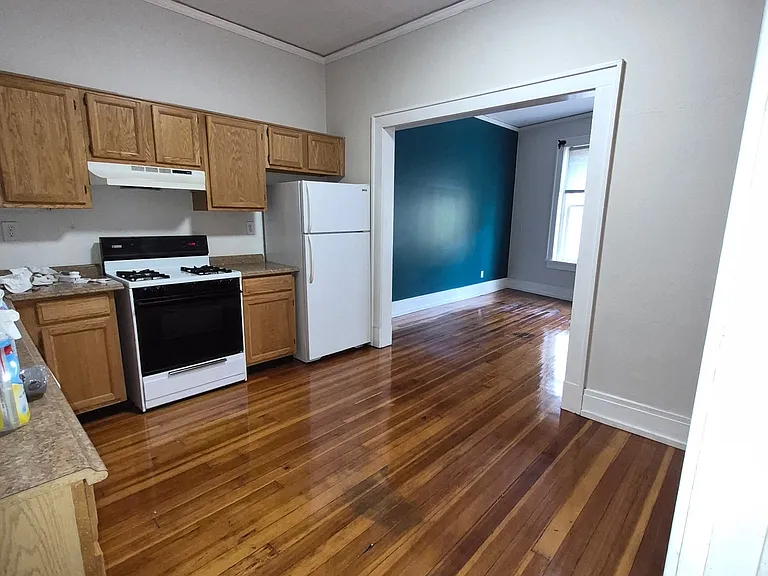 442 E 5th St #1 — Photo 3