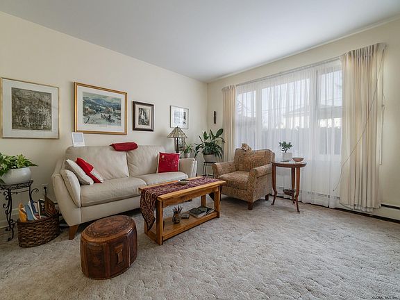 4th image of 38 Parkwood St