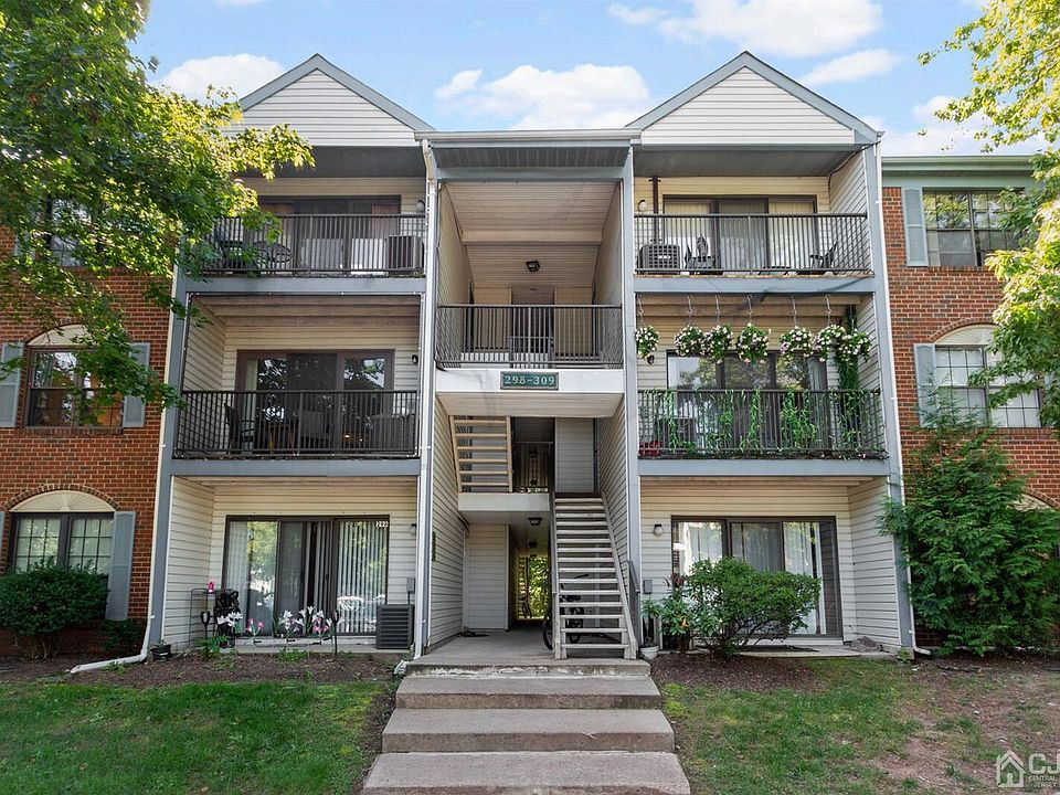 1st image of 307 Hampshire Ct Unit 307