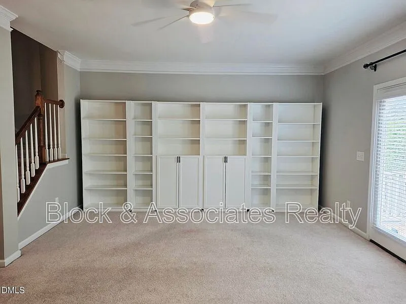 3 bed, 4.0 bath, 1889 sqft, $2,100 — Photo 3