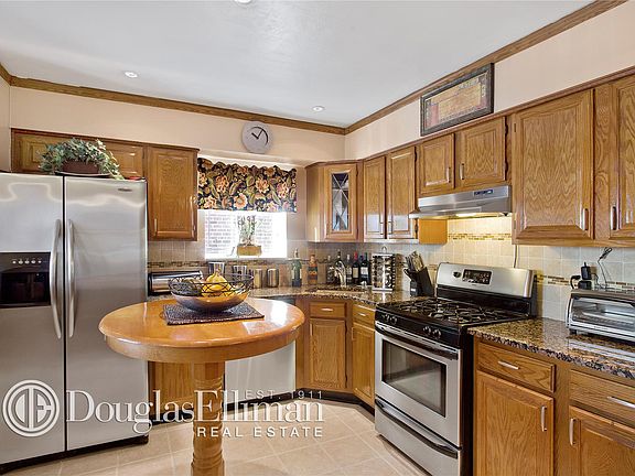 2nd image of 7929 Seaview Ave #1