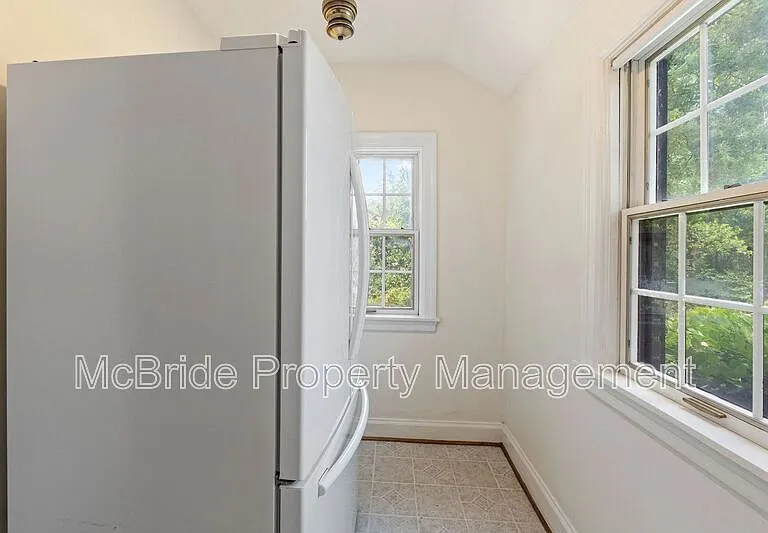 1835 Kissingbower Rd — Photo 16
