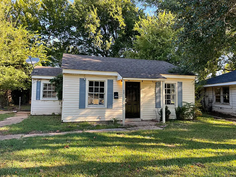 2471 Cherry St — Photo 1