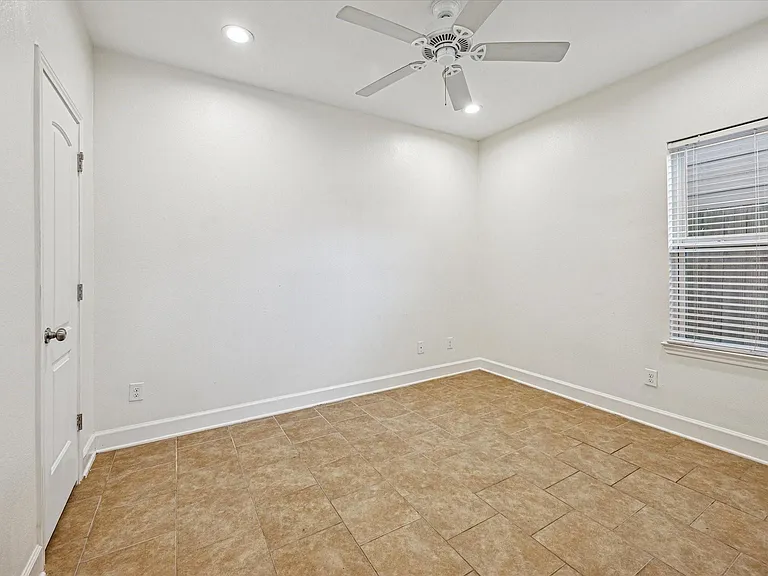 5402 Jonathan Ln — Photo 21
