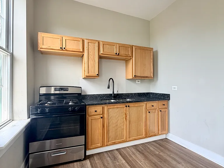 2059 W 23rd St #2R — Photo 10