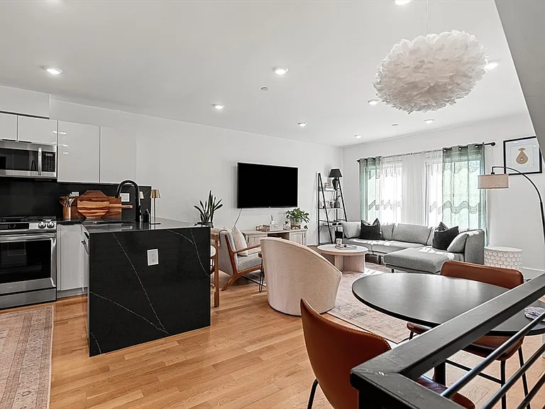 4 Everett Pl #1 — Photo 16