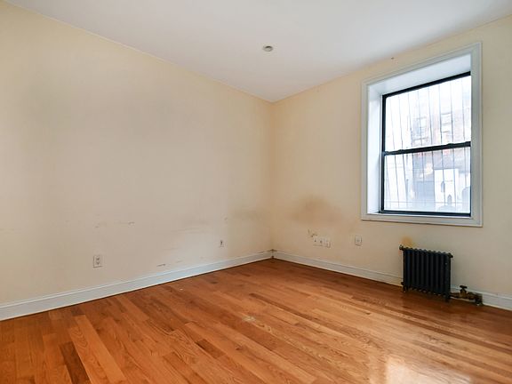 3rd image of 15 Crown St APT 1A
