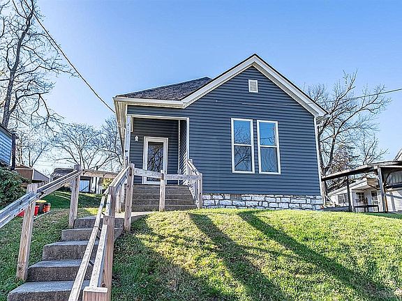 3rd image of 413 Noel Ave
