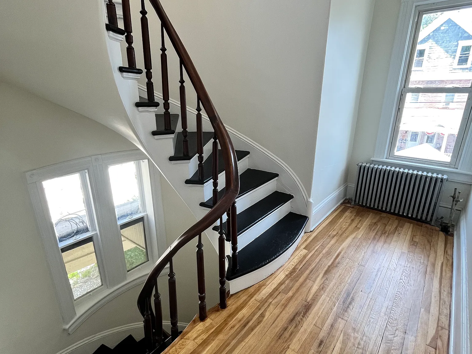 324 Broadway — Photo 2