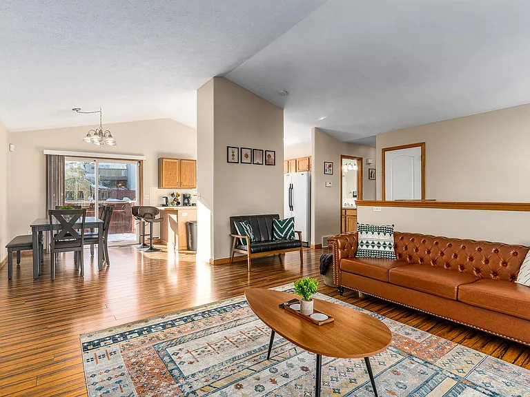 4906 E 14th Ave — Photo 33