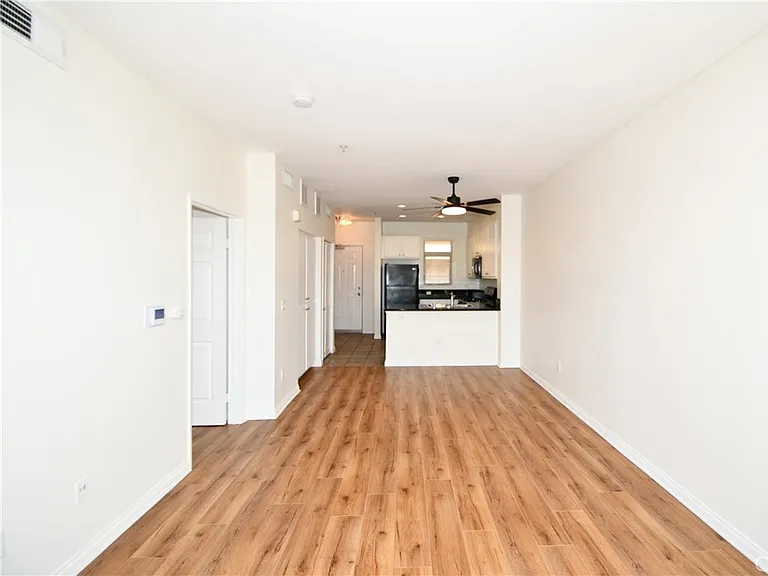 2742 Cabrillo Ave #302 — Photo 11