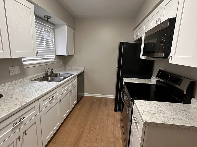 102 Briarview Cir — Photo 6