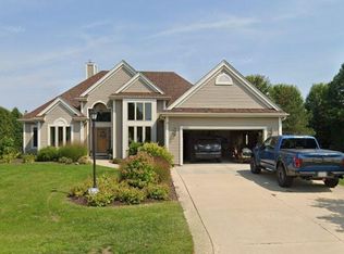 8281 E Ridge Dr, Pleasant Prairie, WI 53158