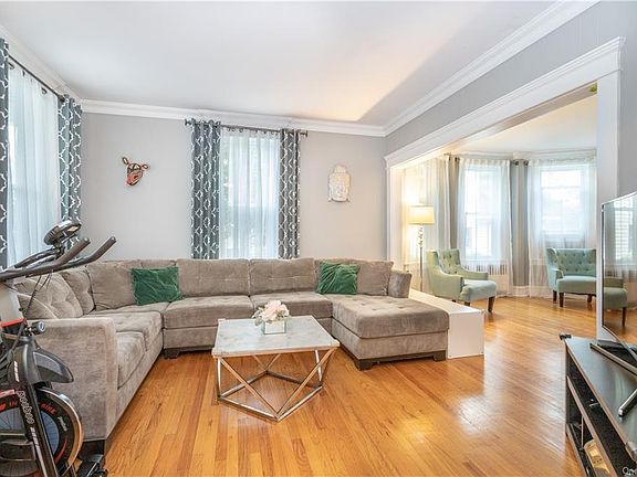 3rd image of 40 Park Ave
